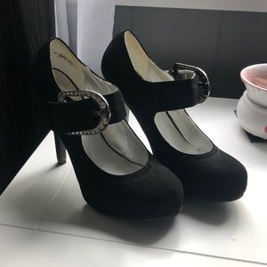 Black heels with rhinestone detail!!!